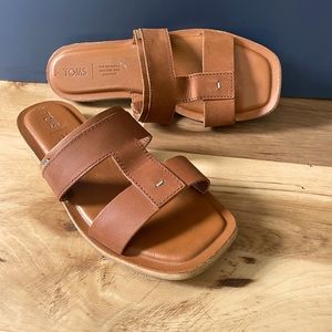TOMS leather slides sz8